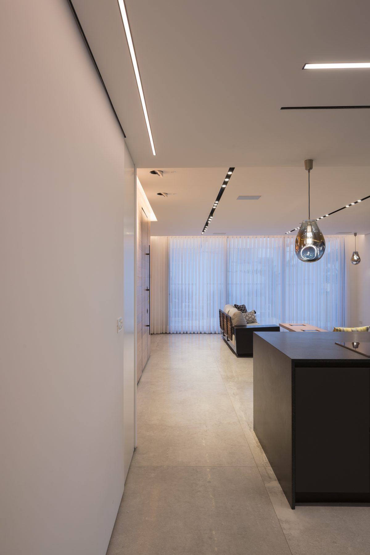 Penthouse apartment – Ra'anana עיצוב תאורת תקרה על ידי דורי קמחי
